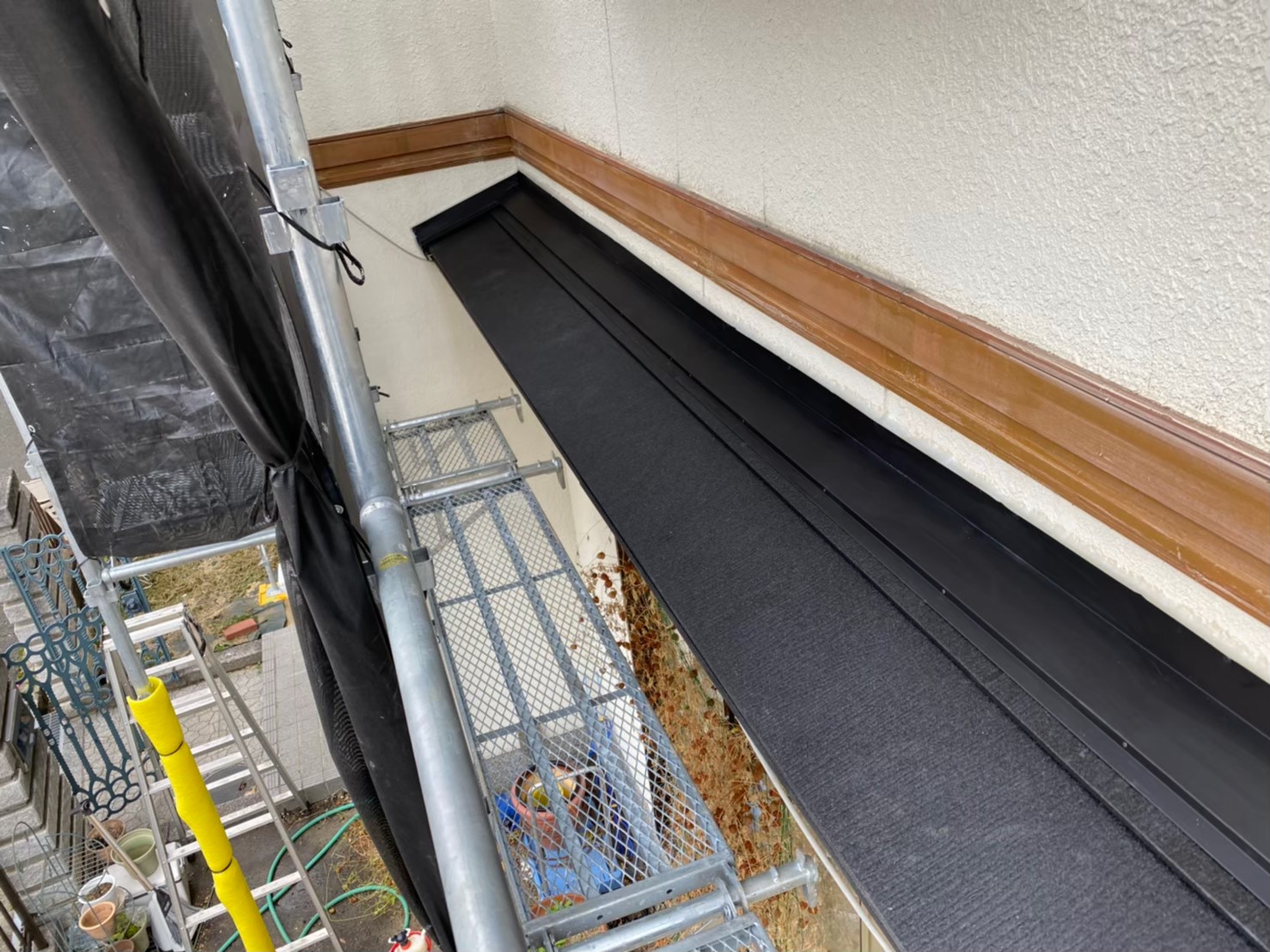 下屋根にガルテクト使用